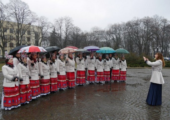 В Ужгороді поклали квіти до пам’ятника Тарасу Шевченку – 05