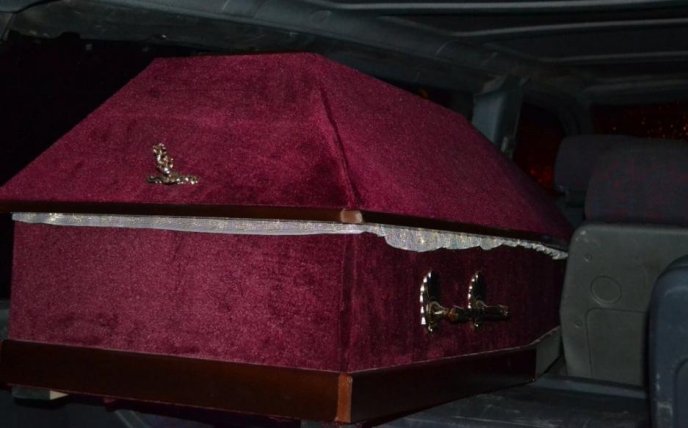 У Буштині лампадками та живою колоною зустріли загиблого бійця Павла Дурунду – 03