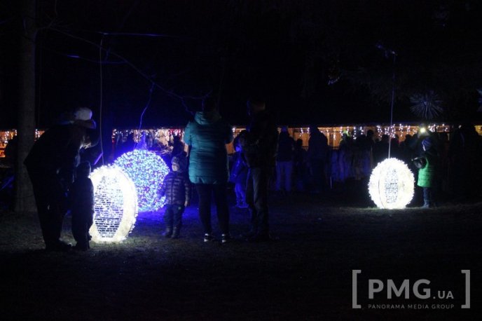 Другий день фестивалю "Червене вино – 2016" супроводжувався виступами закарпатських співаків – 02