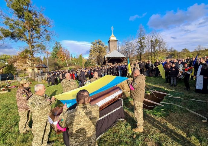 У селі Вільховиця поховали загиблого на війні Івана Діуса – 05