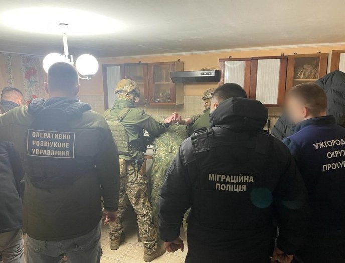 3000 доларів за одну особу: на Закарпатті намагались переправити ухилянтів через кордон – 01