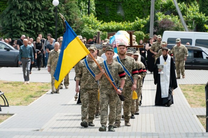 На Закарпатті поховали двох загиблих захисників – 05