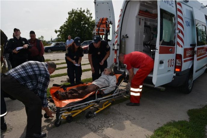 В Ужгороді чоловік впав у відкритий каналізаційний люк – 07