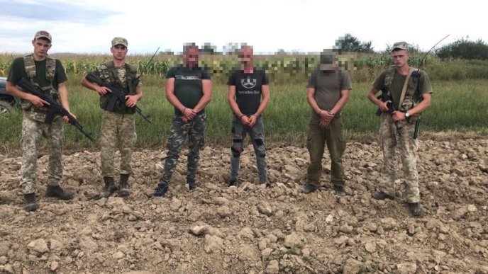 Контрабандисти на тракторі влаштували перегони з прикордонниками – 03