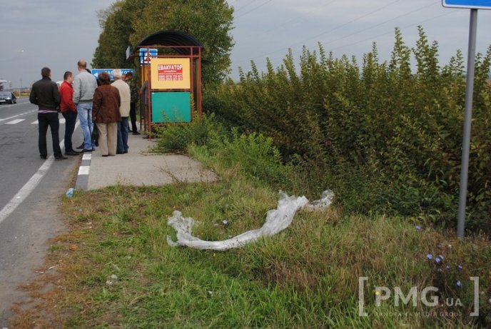 З’явились фото із місця ДТП у Старому Давидкові, де постраждало двоє школярів – 02