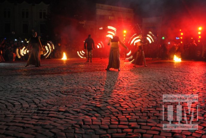 У Мукачеві відзначили День святого Мартина яскравим вогняним шоу (ФОТОРЕПОРТАЖ) – 28