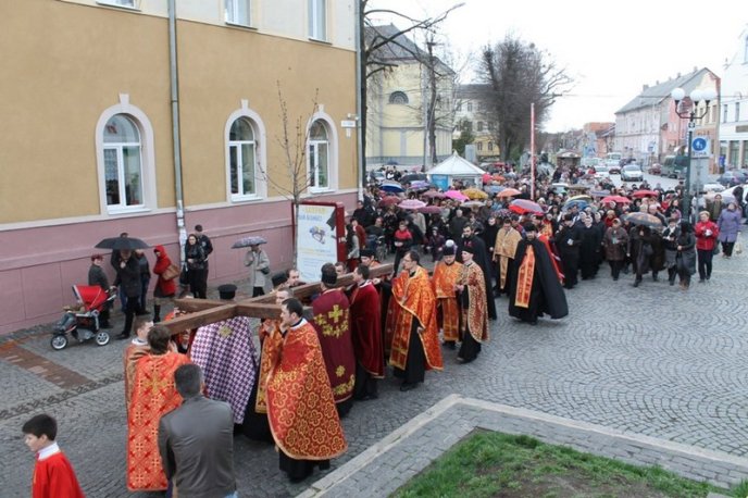 У Мукачеві пройшла масштабна хресна хода (ФОТО) – 03