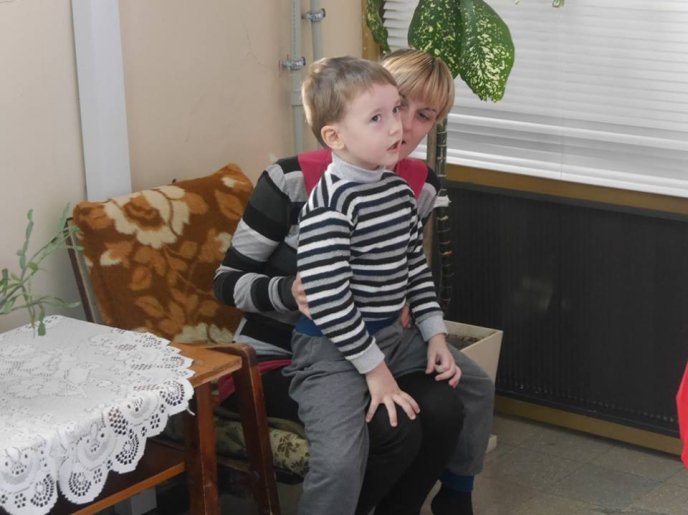 До маленьких пацієнтів Ужгородської міської дитячої лікарні завітали Дід Мороз зі Снігуронькою  – 03