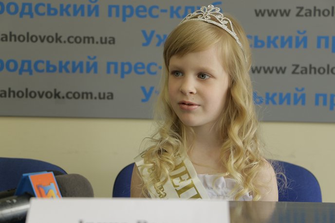 Закарпатські юні красуні, що тріумфували на конкурсі краси у Чернівцях, поділились своїми враженнями – 05