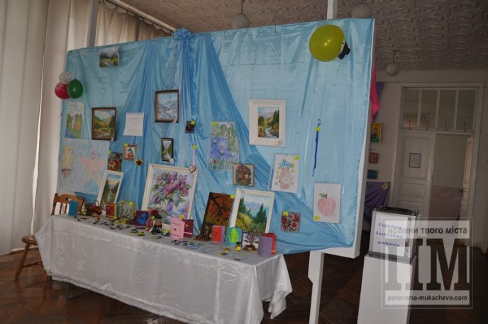 У Мукачеві проходить виставка-продаж творчих робіт людей із особливими потребами (ФОТОРЕПОРТАЖ) – 03