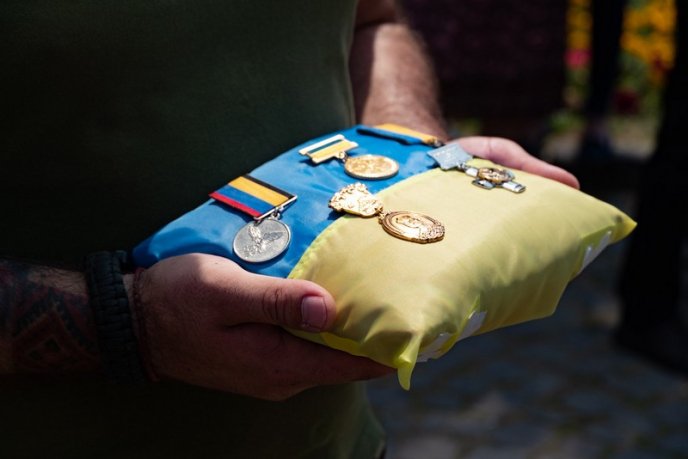 Трагічний день для Ужгорода: в місті попрощалися з трьома Героями – 12 Трагічний день для Ужгорода: в місті попрощалися з трьома Героями – 12