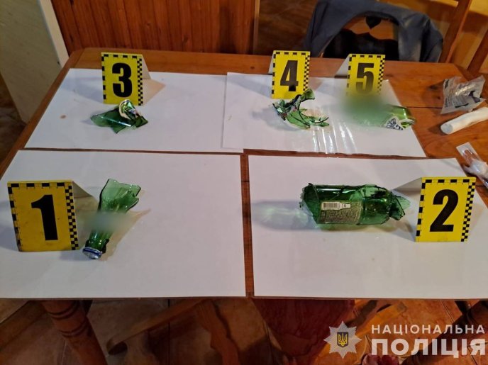 Наносив удари ножем та стільцем: поліцейські розповіли, що сталося на Закарпатті – 05 Наносив удари ножем та стільцем: поліцейські розповіли, що сталося на Закарпатті – 05