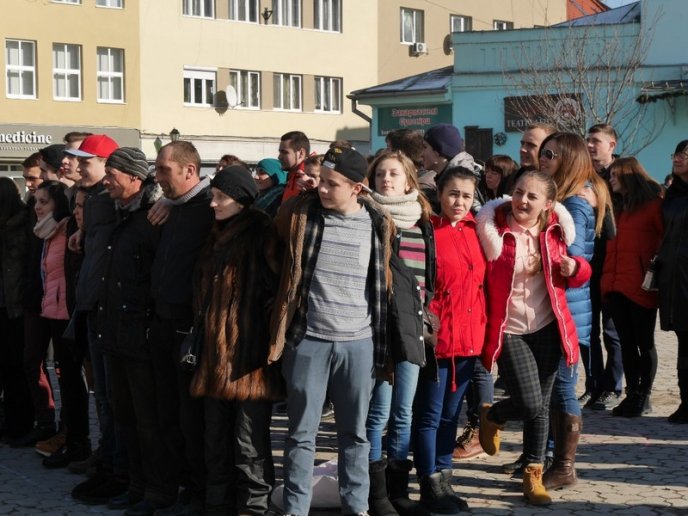 В Ужгороді зафіксували новий рекорд із наймасовіших обіймів в Україні – 13