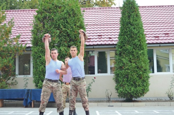 Прикордонники привітали вихованців військового ліцею зі святом – 07