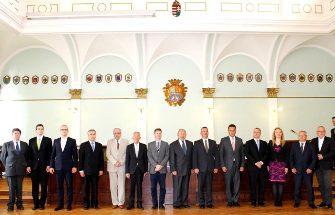 Керівництво Закарпаття підписало угоду з 10-ма регіонами Угорщини, Румунії та Сербії – 12