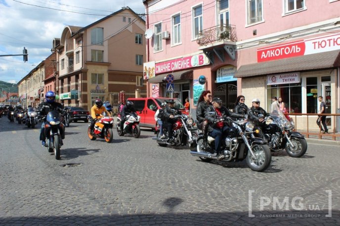Байкери проїхались вулицями Мукачева – 01