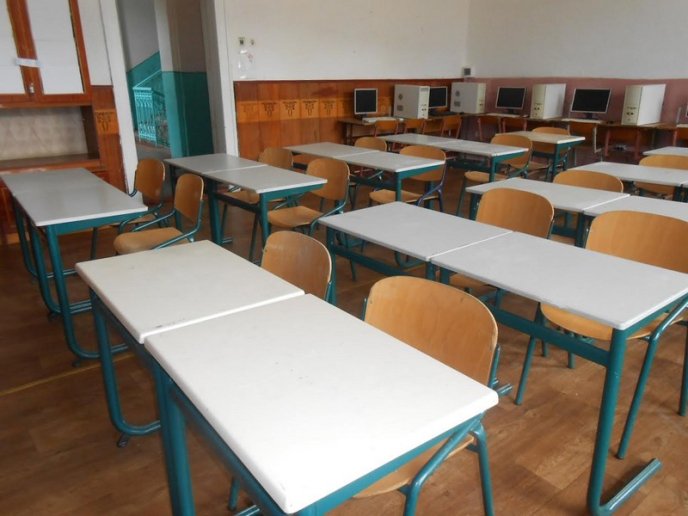 Школи Рахівщини отримали парти європейського зразка – 05