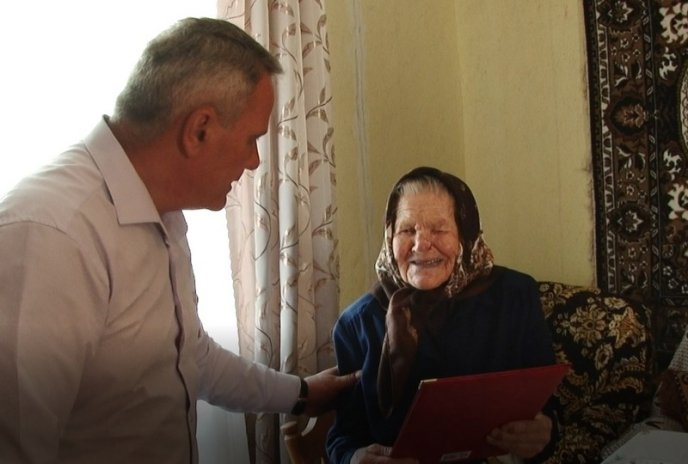 На Мукачівщині привітали жінку, якій виповнилося 100 років – 02