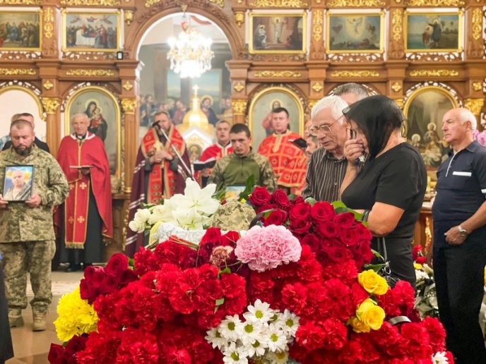 У Мукачеві провели в останню путь двох військових – 05