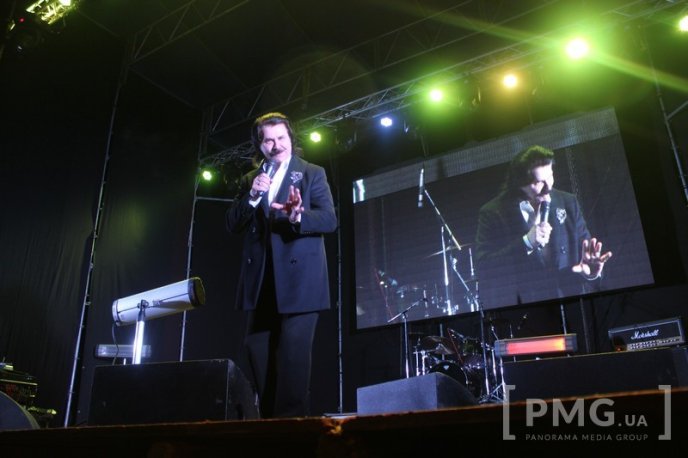 Павло Зібров виступив на сцені фестивалю "Червене вино-2017" – 05