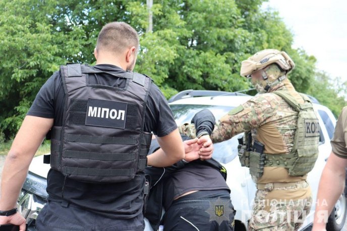 Поліцейські показали, як КОРД затримував зловмисників на Закарпатті – 03