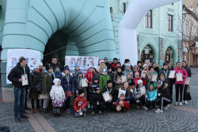 Мукачівці влаштували вулицями міста новорічний забіг – 06