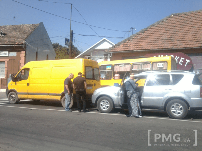 У Мукачеві "BMW" в’їхав у позашляховик "SsangYong" – 04