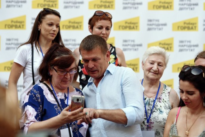 Роберт Горват зустрівся зі своїми прихильниками у замку – 09