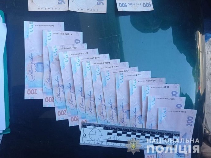 Спецоперація у Мукачеві: поліція показала відео затримання наркоторговця – 02