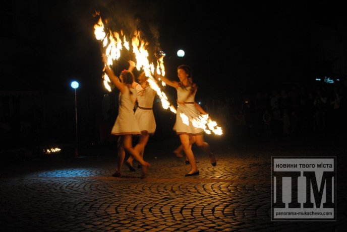 Театр вогню "Dragonfly" вже вдруге виступив у Мукачеві (ФОТОРЕПОРТАЖ) – 17