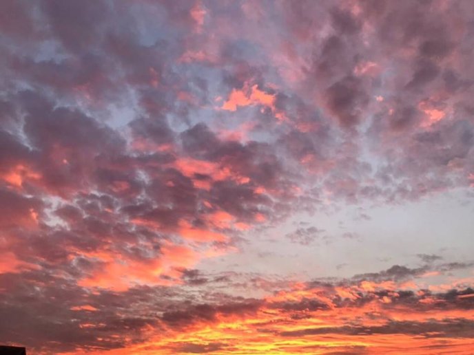 Закарпатці спостерігали неймовірний захід сонця – 02