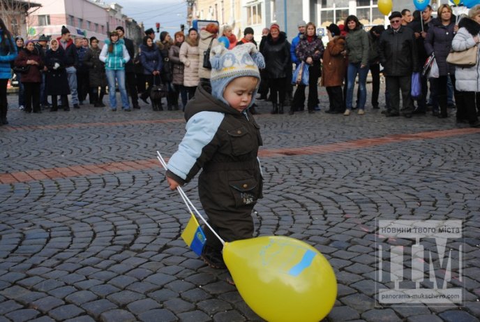 У Мукачеві з оплесками зустрічали героїв-бійців 128-ої бригади (ФОТОРЕПОРТАЖ) – 12