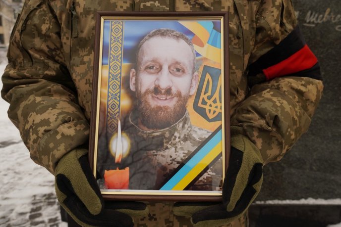 В останню путь провели полеглого воїна в Ужгороді – 01