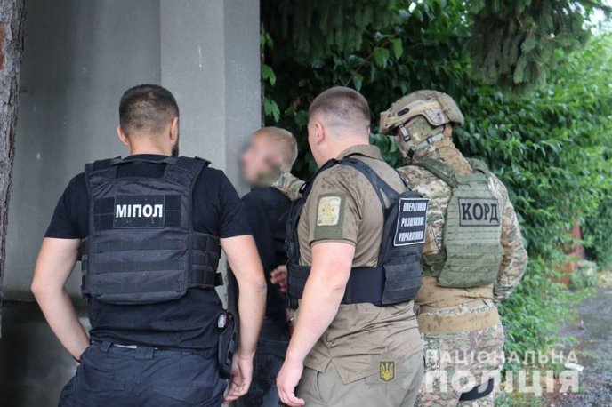 Поліцейські показали, як КОРД затримував зловмисників на Закарпатті – 04