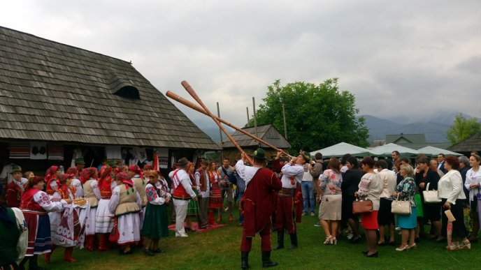 На колоритну "Закарпатську свальбу" прийшло кілька тисяч гостей – 10