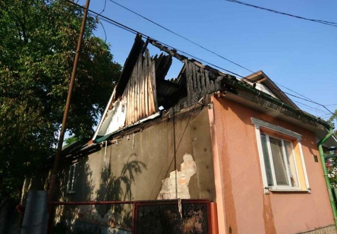 Горіли 2 житлові будинки: подробиці від рятувальників – 03