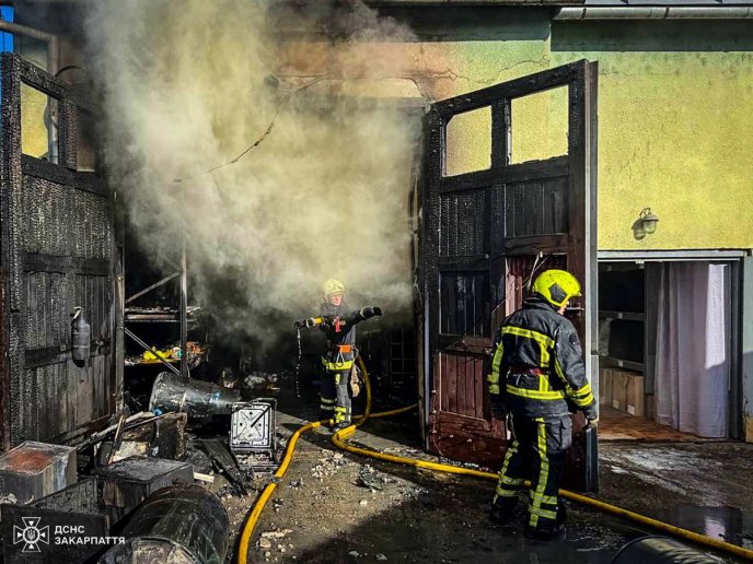 Рятувальники розповіли, що сьогодні горіло у Мукачеві на вулиці Духновича – 01