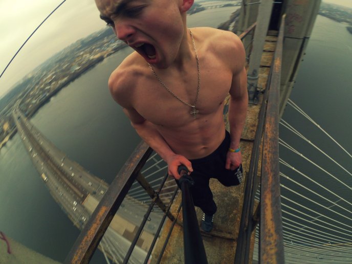 Руфер з Ужгорода похизувався подоланням екстремальних висот українських міст – 03