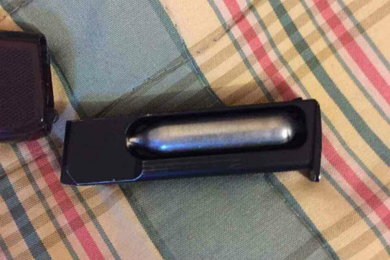 Чоловік регулярно крав у підлітків телефони, погрожуючи їм пістолетом – 04