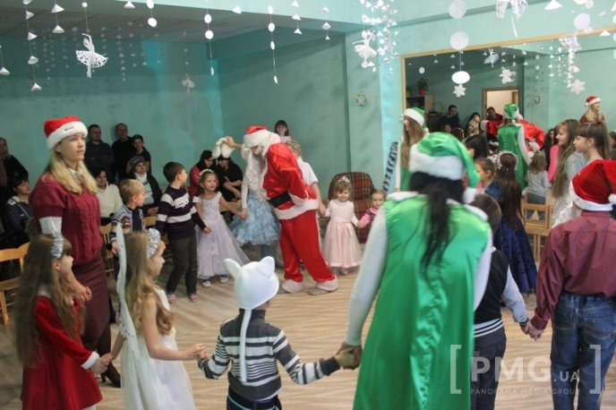 Жителі Мукачева подарували маленьким переселенцям із Донбасу свято – 16