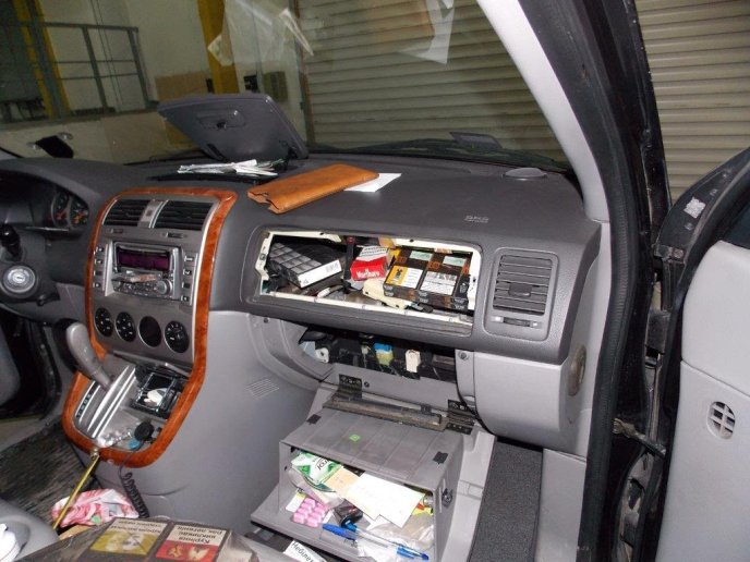 Двоє угорців позбулись на кордоні своїх "КІА" та "Ауді" за спробу перевезення контрабанди – 04