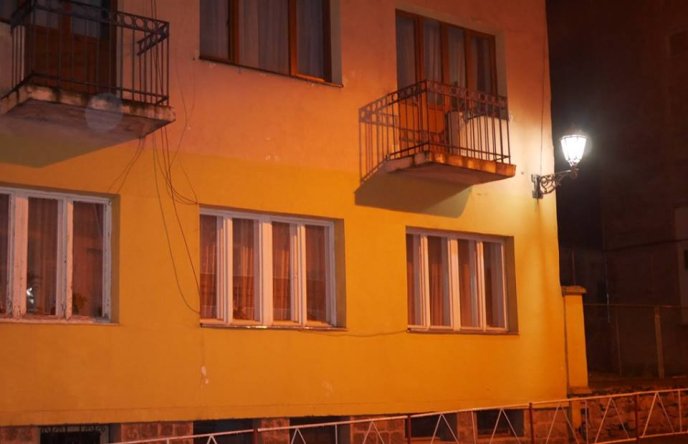 На вулиці Духновича в Ужгороді засвітились ретроліхтарі – 05