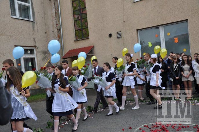 Свято "Останнього дзвоника" зібрало у Мукачівській ЗОШ №7 багато гостей (ФОТОРЕПОРТАЖ) – 09