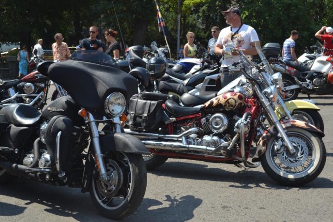 В Ужгороді байкери влаштували виставку власних мотоциклів – 02
