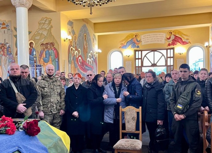 На Закарпатті провели в останню путь двох захисників-товаришів – 07