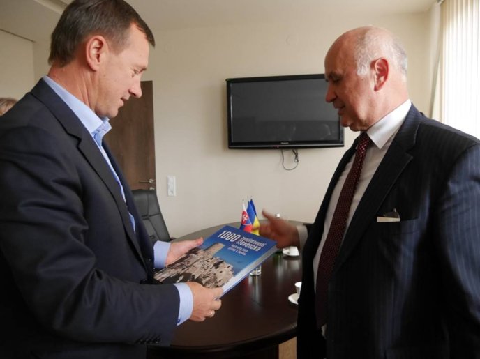 Мер Ужгорода Богдан Андріїв зустрівся з Генконсулом Словаччини в Ужгороді – 04