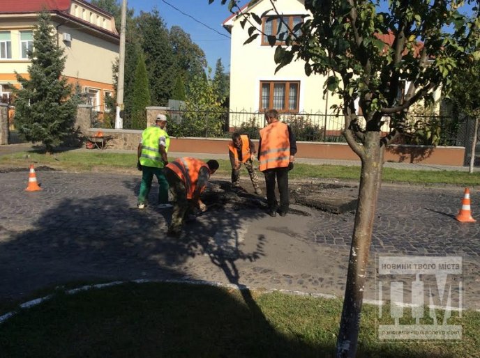 У Мукачеві демонтували одразу чотири "лежачих поліцейських" (ФОТОРЕПОРТАЖ) – 05