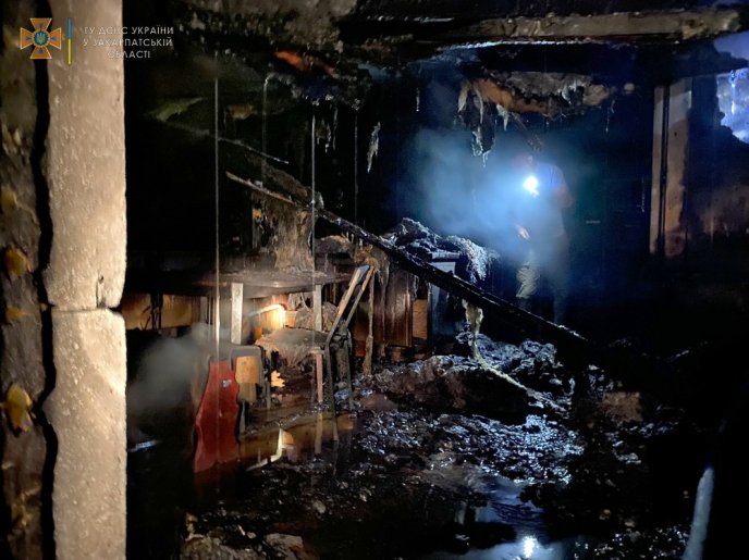 На Закарпатті горів кондитерський цех пекарні  – 03