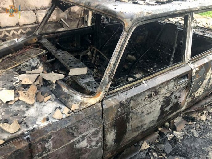 Прокинулась від звуку вибуху: рятувальники розповіли, що сталось в закарпатському селі – 04