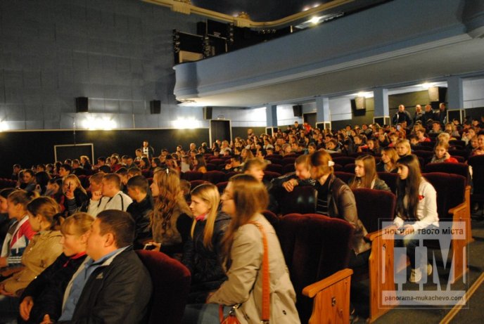 Презентація фільму "Іван Сила" у Мукачеві: повний зал, шквал оплесків та вигуки "Браво!" (ФОТО) – 02